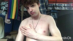 Niko Springs Goda dengan Kontol Besar di Strip Solo