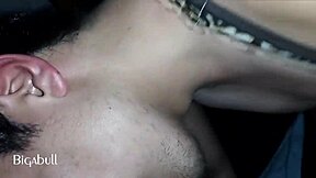 Wow, ssanie czarnego faceta w nocy!