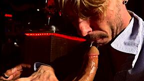 Acción bareback caliente con Roxas y Nicholas en Berlín Dark Clip Gratis!