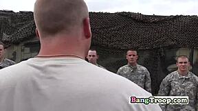 Preplavljen sam videći kako džok prska po licu hunk-a posle intenzivnog pušenja