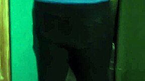 انتهيت بمص زب النجار الرجل