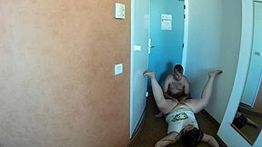 เล่นนมกับเลียหีอ้วนในโรงแรม