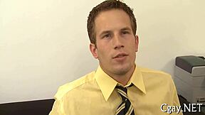 哇！同性性爱脱衣变得狂野原始！