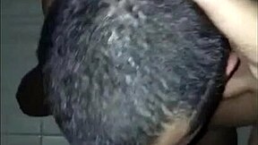 बार्बर शॉप में रॉ बेयरबैक पाउंडिंग