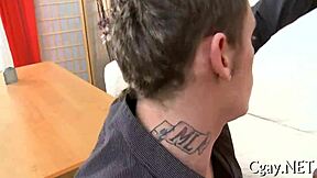 Futai homosexuală fierbinte cu creampie anal dezordonat