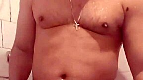 Юри Гаучо изстрелва голям кур сперма като подарък за фен 4