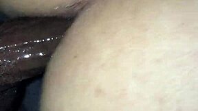 Včera v noci jsem bušil do těsného bílého zadku syrovou černou silou.