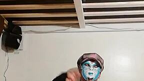 レディボーイが今夜初めてディルドに騎乗してみる