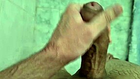 Vem tomar banho comigo e bater punheta juntos, twink brasileiro gostoso