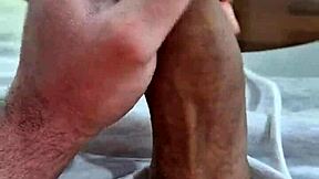 Onanovanie je tak kurva dobré s tým pekným latinským chlapíkom