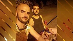 Acțiune fierbinte de supt la Sevilla Pride în aer liber