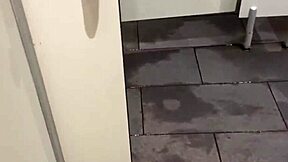 Pemburu air mani kongsi cerita kongkek pantat kumpulan kasar