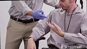 直男加入教室小组疯狂做爱