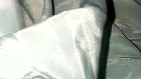 Yo, chceš vidieť, ako si drkám s horúcou tetou Reshmi v sexy šalvároch?