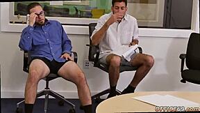 Emo dreng stripper for vild gay mundarbejde på fredag