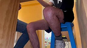 मैं अपने प्रिमास्ट्रो को कठिन देता हूं, पार्टी के बाद उसकी बेड पर उसे तबाह करता हूं