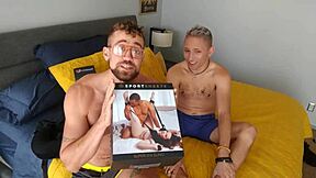 Neugierig auf schwule Pärchen beim Erkunden von Bondage-Spielzeugen?