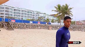 Ngebor lubang ketat surfer nakal dengan keras