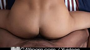 Bilik Gay Lelaki Horni Hisap dan Kongkek Kote Besar dalam Kompilasi