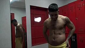 हेल याह! लैटिनो गर्म शावर में जोर से चोद रहे हैं