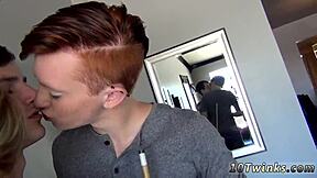 Obesený emo tínedžer sa drká pri bazéne s facial záverom