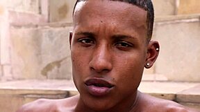 أحرك قضيباً عملاقاً على شرفة المنزل