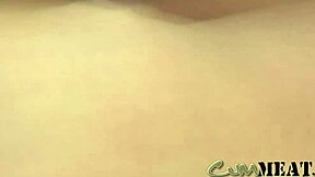 Katso tätä kaljua seksikästä tyyppiä runkkaamassa!