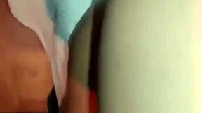 صديقي المقرب يغريني، فأستسلم بقوة