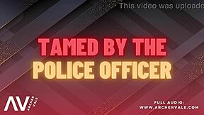 Polizist trainiert mit Keuschheitskäfig im Büro