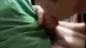 Hyvä ystävä palvoo kyrvääni täydellä suulla