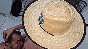 Potkal jsem obřího rybáře, praštil mě tvrdě, ženatý ale chtěl gay akci a skončil na obličeji