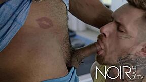 やばい、ジムで黒人の男をハメてるのを見られた！