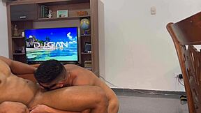 फेमस पेरुवियन कंबिया सिंगर के साथ ऐनल पार्टी, हॉलिडे वाइब्स में।