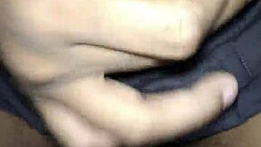 Indian Desi lund room mein solo gay blowjob leta hai