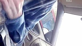 Arabada Arkadaşa Sabah Oralı—Lanet Olsun Sıcak!