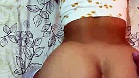 يا صديقي ينكني كقحبة في الخارج!