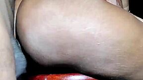 الأسود ينيك كسي كثيراً حتى تركه مفتوحاً ومليئاً بالسائل