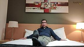 Ayah Tiri Gay Kongkek Saya Sendiri di Katil Hotel