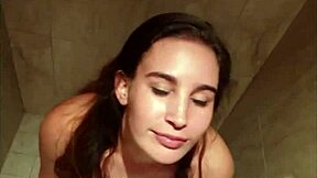 Intens ansigtslapping og spytning