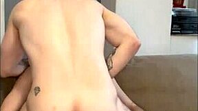 رجل شعر كثير ساخن في فيديو ترويجي