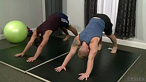 wild rijden op monsterlul na gay yoga