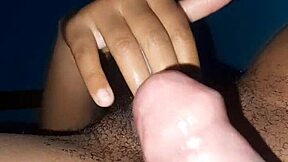 मैंने इस मोटे लंड से पैरों के बीच मजा लिया