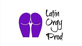 Dve nadržané latinské tínedžerky dupú náhodného chlapa v plnom videu