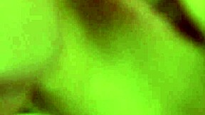 मिया मेलोन दूसरे आदमी की टाइट अस्स टेस्ट कर रही है