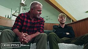 twink stelt stiefoom moeilijke vragen over erfenis!