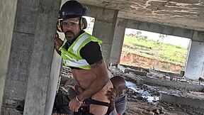 Workers empty building mein after hours bareback bang karte hain