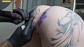 Starte meinen Tag mit Anal-Tattoo-Wechsel! 😜