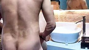 同志亚洲业余情侣无套干得超热