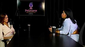 Marcelly Melo v priesvitnej červenej na vojenskom večierku