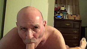 Olha eu chupar porra do pau e bolas do Stevens